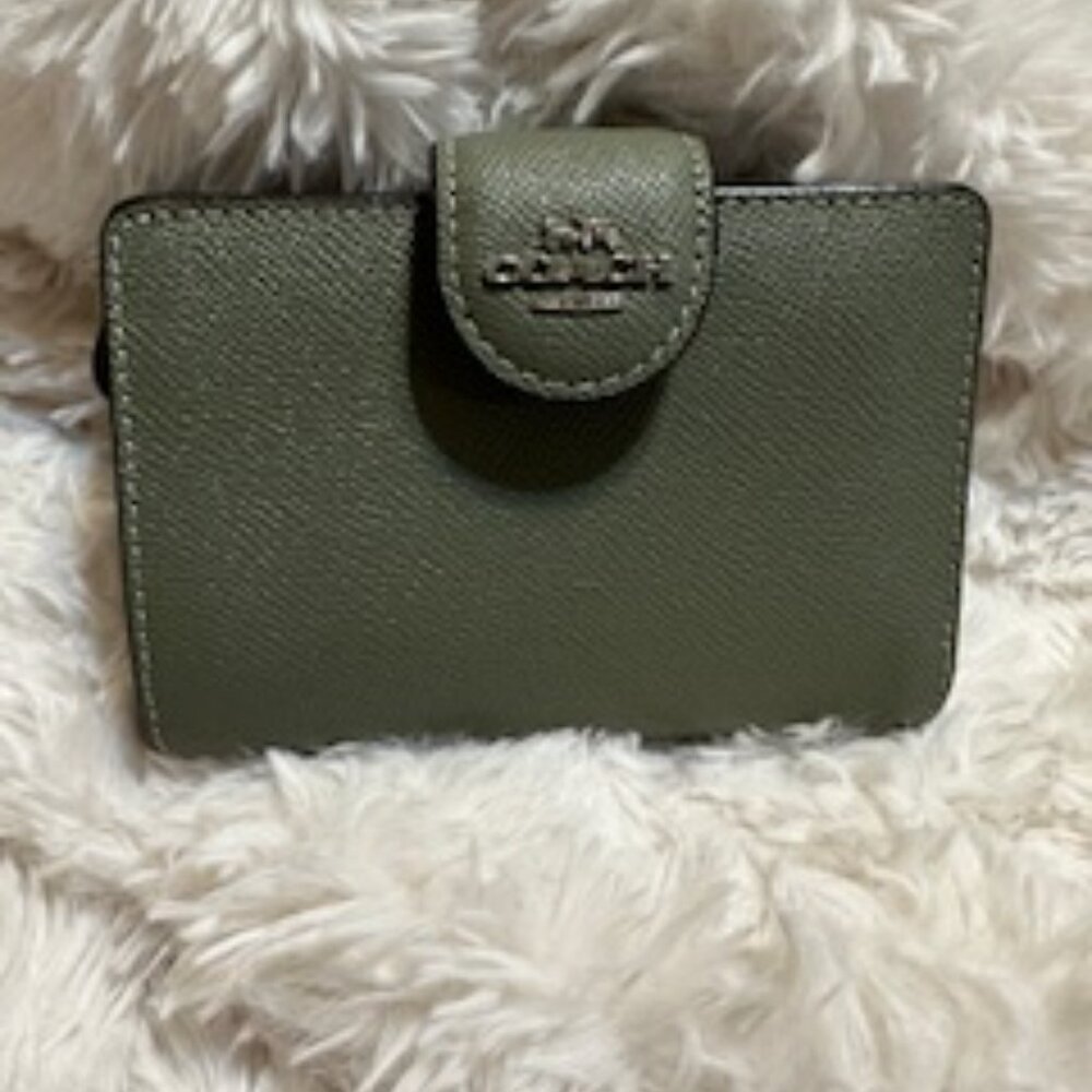 Coach Medium Wallet in Sage